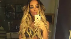 Николета Лозанова показа дупе в пустинята (СНИМКИ)