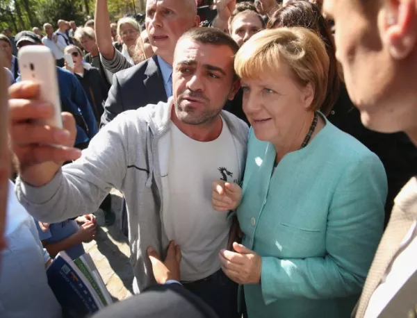 Близък съюзник на Меркел я разкритикува заради бежанците