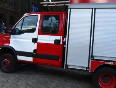 Голям пожар евакуира цял блок в Банско