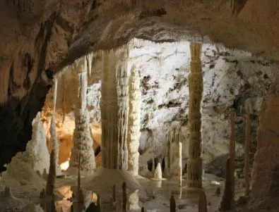 Гладни микроби дълбаят пещери