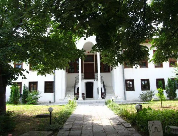 Ремонтът на Старинното училище в Асеновград е към своя край