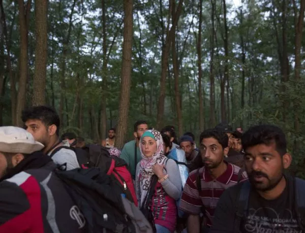 New York Times: Бежанците не минават през България заради жестокостта на граничарите