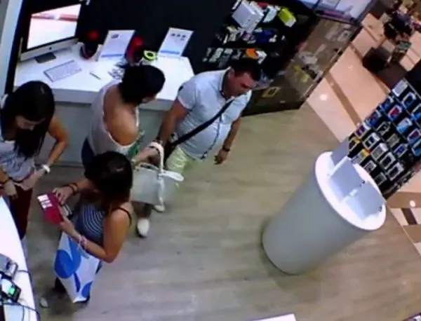 Нагла кражба в софийски мол! Познавате ли лицата от видеото? 