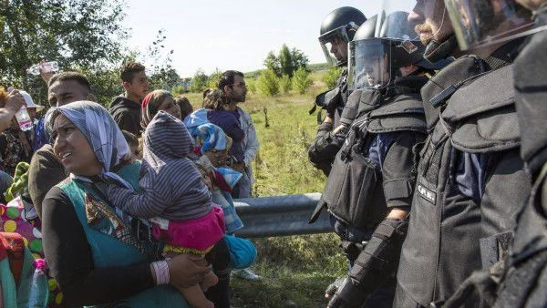 Страхът от бежанците расте по-бързо, отколкото радикализацията спрямо тях