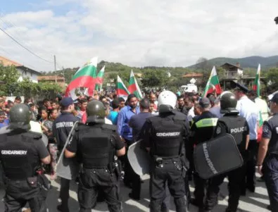 Гърмен отново на протест срещу незаконните ромски къщи