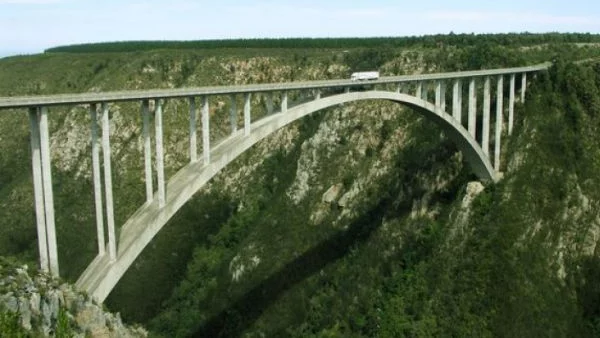80-годишна варненка скочи от 192-метров мост в Австрия