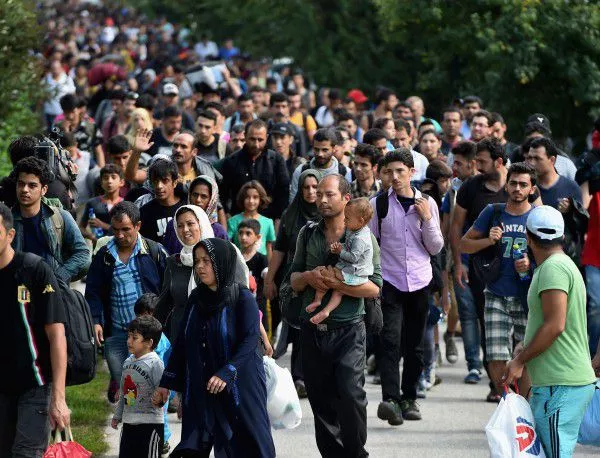За един ден в Унгария са влезли 10 000 бежанци