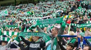 Вие само го гаврите, но тези фенове му подариха сърцето си (ВИДЕО)