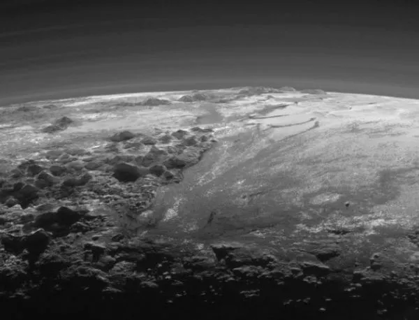 Плутон смая учените с познати земни картини