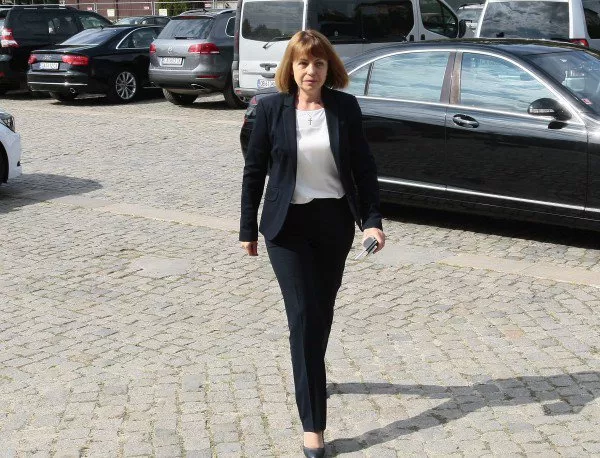 Фандъкова иска 284 000 лева от съпруг на бивша депутатка от ГЕРБ