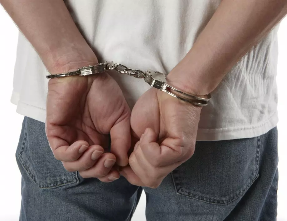 Арестуваха мъж, предлагал "рецепта" срещу коронавирус в Сливен