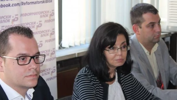 Кунева: Позицията на АБВ за Конституцията показва, че коалиционната формула 2+2 не работи