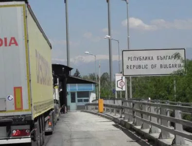 Българските власти разбиха канал за нелегален превоз на спирт към Гърция