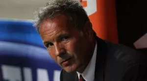 Треньор в Серия А отрязал китайци, но не могъл да мигне след това