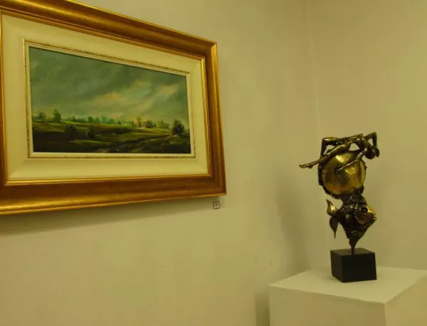 Асеновградски и пловдивски художници се обединиха в изложбата „Есенен салон“