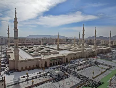 Ислямските светини в Мека и Медина са затворени за хора за неопределено време 
