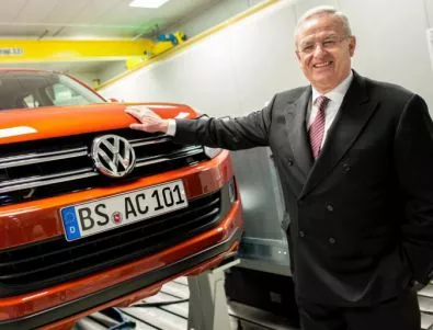 Босът на Volkswagen подаде оставка, но потъването продължава