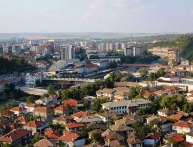 Община Ловеч забранява употребата на питейна вода за миене на улици и напояване