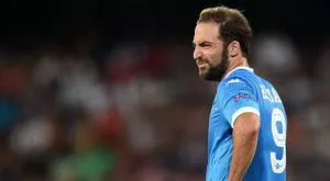 Наполи предлага нов договор на Игуаин