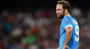 Наполи абдикира за титлата след скандален мач