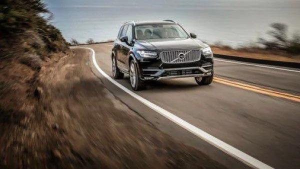 Новият Volvo XC90 поставя нови стандарти за безопасност