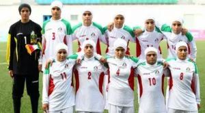 Осем мъже ритат за жените на Иран