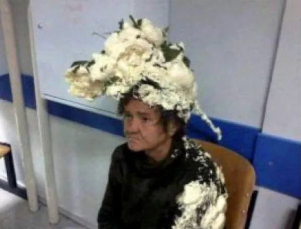 Жена обърка строителна пяна с гел за коса, озова се в болница