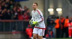 Нойер настръхна срещу феновете на Шалке 