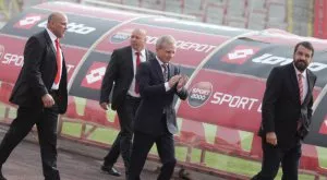 {{ otherArticle[0].article.title }}