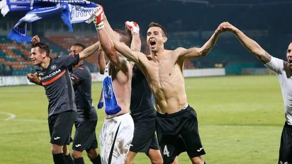 "Левски" остава лидер в "А" група