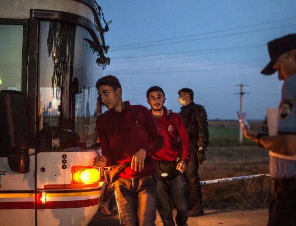 55 нелегални имигранти са задържани край Бургас