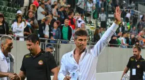 Едва изгониха Ераносян, след като плесна съдия (СНИМКИ)