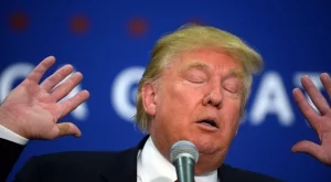 Голямото, оранжево и плашещо one-man шоу на Тръмп  