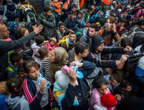 Бежанците в Германия вече надхвърлят 1,1 млн. души