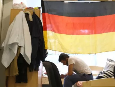 Германия ще променя законите за кандидат-бежанци, които лъжат за самоличността си