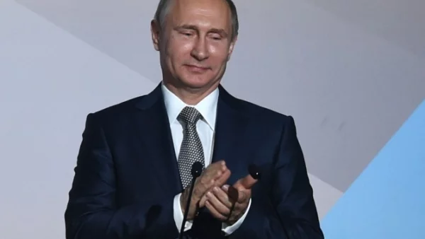 Путин се хвали с износа на руско оръжие