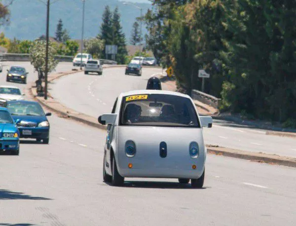 Автомобилите на Google ще се учат да нарушават правилата