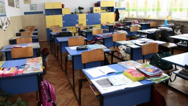 Кунева: Намаляват децата, искащи да учат религия