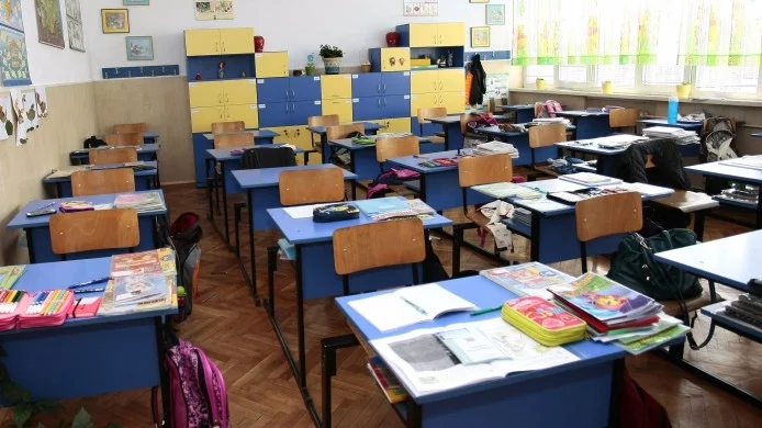 Гневна майка вилня в училище и удари шамар на дете