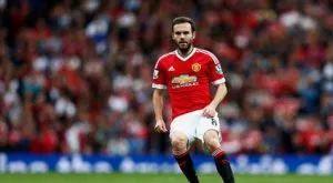 Мата изуми всички: Манчестър Юнайтед е в битката за титлата