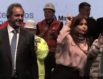 Аржентинската президентка стана хит в интернет с танц на предизборен митинг