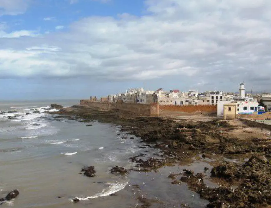  Испания и Франция прибират вкъщи хиляди свои граждани, заседнали в Мароко  
