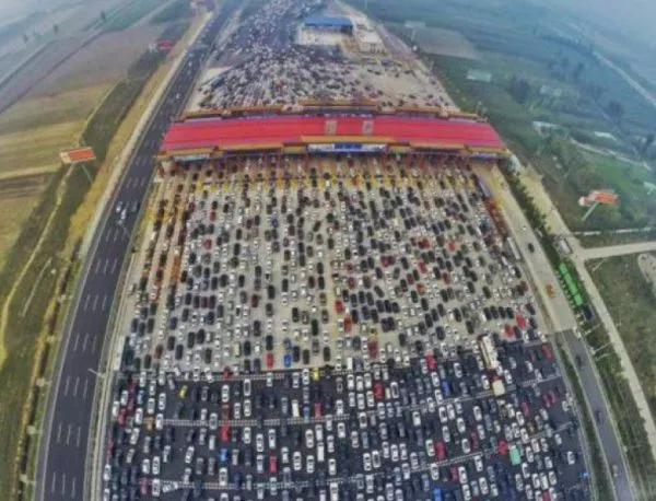 Ето така изглежда задръстване в Китай (Видео)