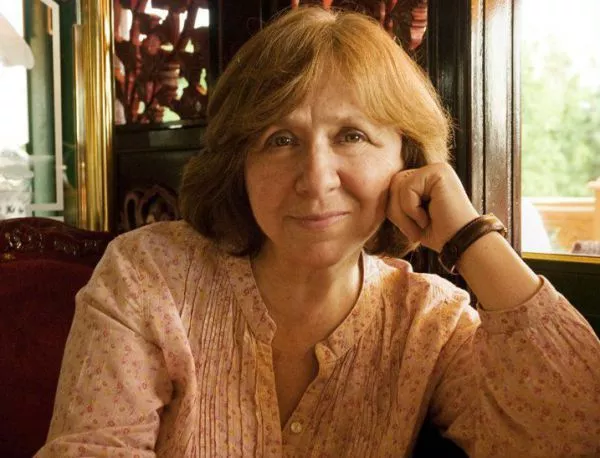 Светлана Алексиевич е носителят на Нобеловата награда за литература за 2015 г.