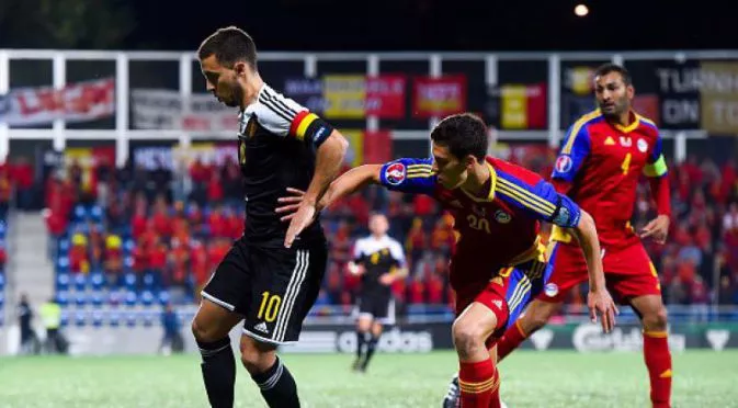 Футболисти на Андора молели Азар за съвети по време на мача