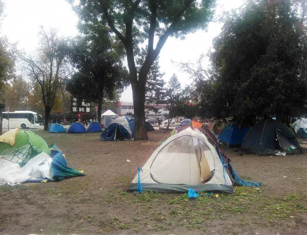 Бежанците, които продължават да не искат в България - защото полицията биела