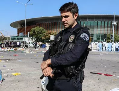 Засилват се мерките за сигурност по летища, гари и автогари в Турция