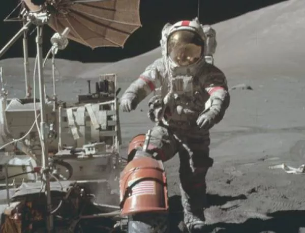 Ентусиаст направи видео за кацането на Луната от архива на "Аполо"