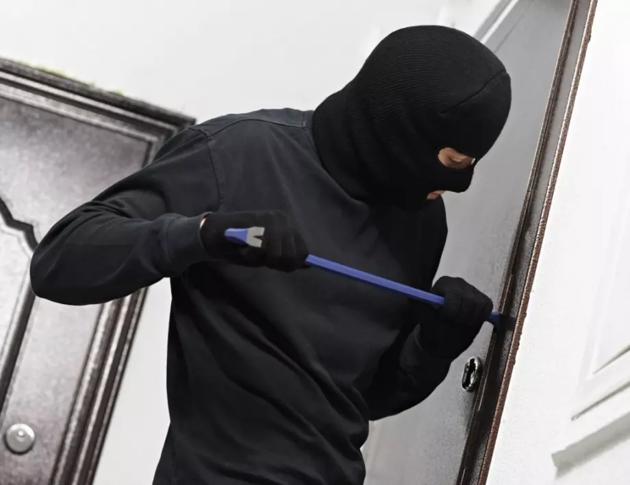 Топ 5 съвети от ключари за защита на Вашия дом от крадци