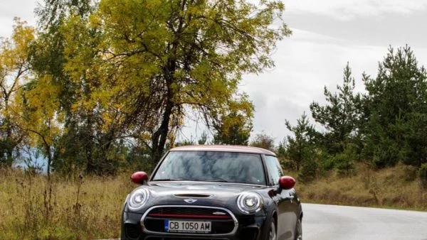 MINI John Cooper Works: Покажи на тия хора как се мяташ (тест-драйв)